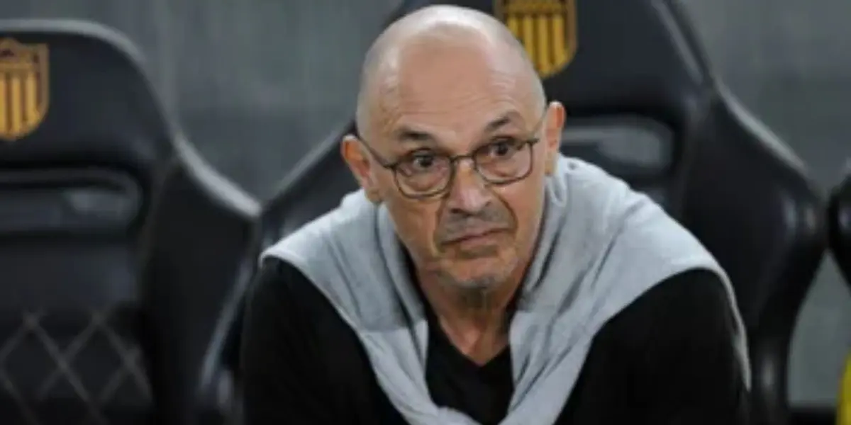 Alfredo Arias dejó de ser el entrenador de Peñarol y desde el club dejaron un frío comunicado para su persona