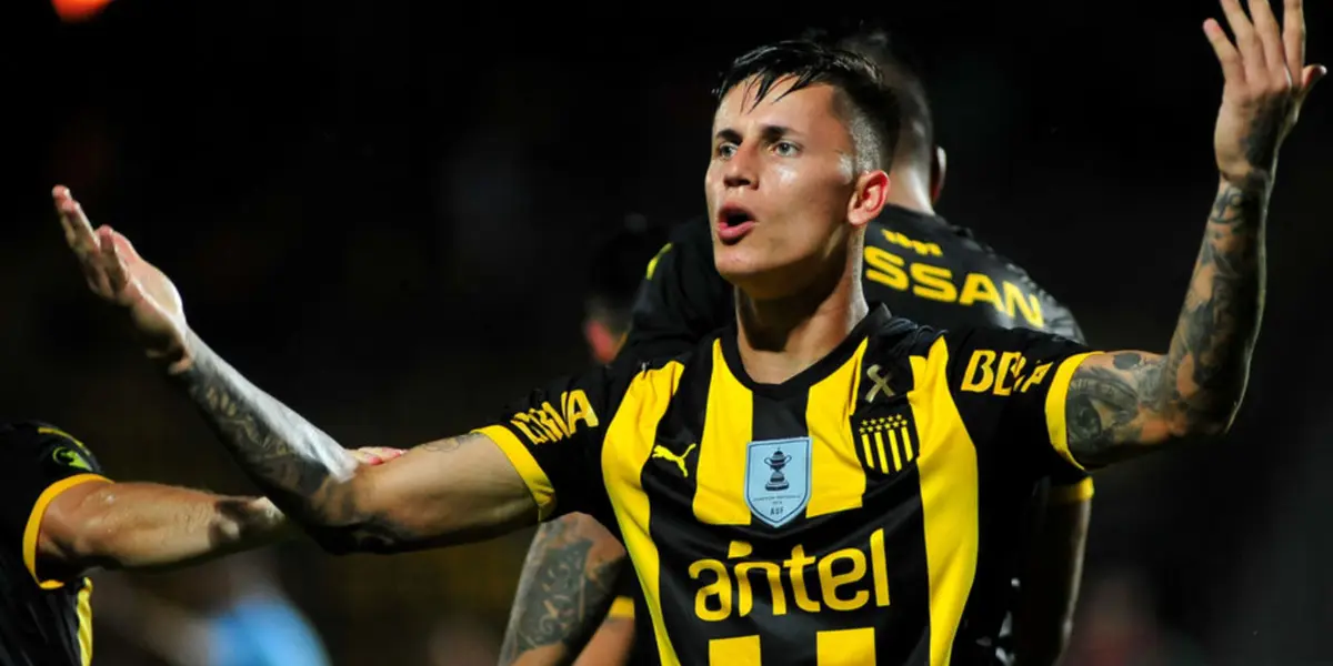 Brian Rodríguez con la camiseta de Peñarol.