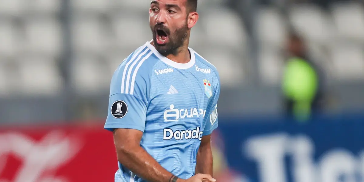 Cauteruccio anotó un triplete en la victoria de Cristal, pero no sirvió para revertir la llave.