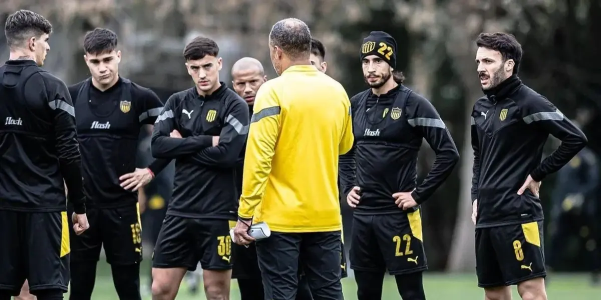 Darío Rodríguez hace su debut como entrenador de Peñarol y para este encuentro tomó una curiosa decisión