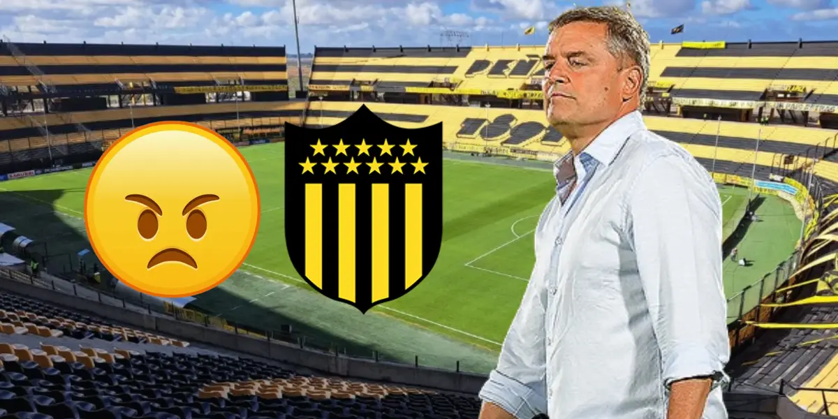 Diego Aguirre mirando al piso lamentándose en el estadio de Peñarol
