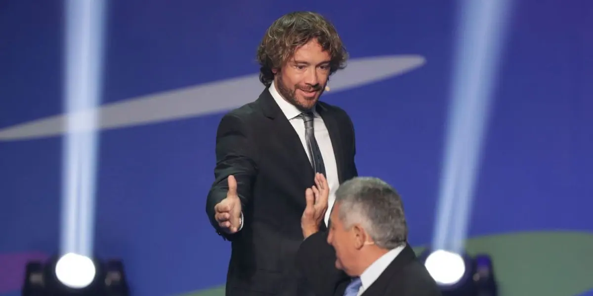 Diego Lugano sigue de vacaciones y se reencontró con grandes glorias del fútbol de las que habla todo Uruguay