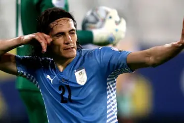 Edinson Cavani pasa mal momento en el Valencia