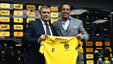 El entrenador de Peñarol apuntó fuertemente contra la dirigencia