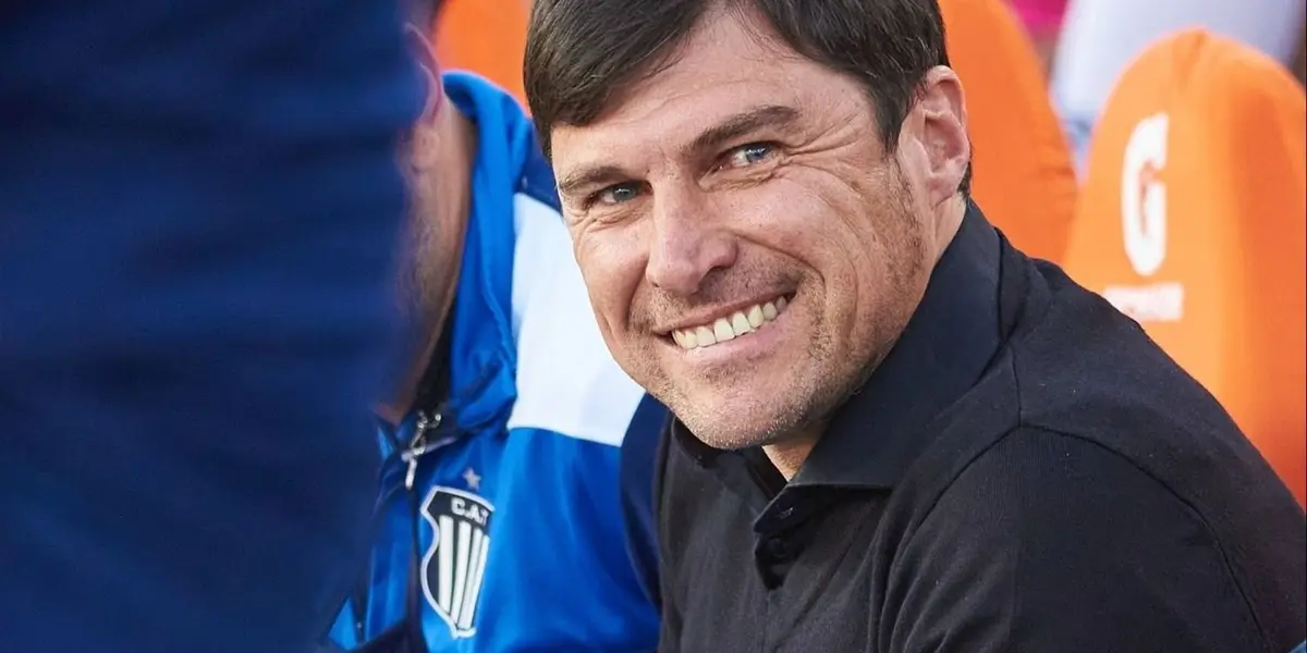 El entrenador uruguayo podría llegar a dirigir el Granada tras la salida de Paco López.