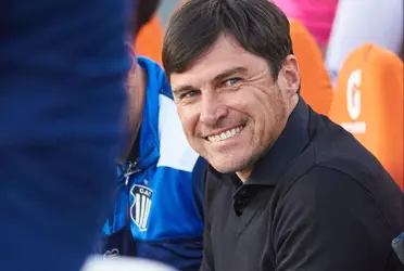 El entrenador uruguayo podría llegar a dirigir el Granada tras la salida de Paco López.