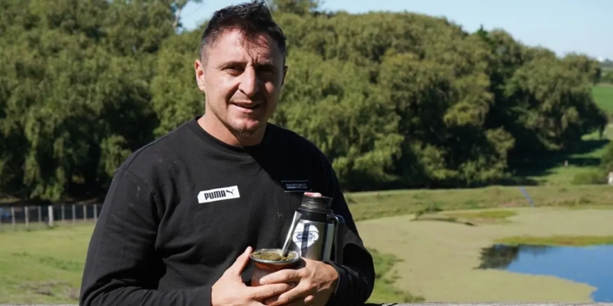 El ex mediocampista de Peñarol y la Celeste tuvo un reencuentro muy especial en su campo