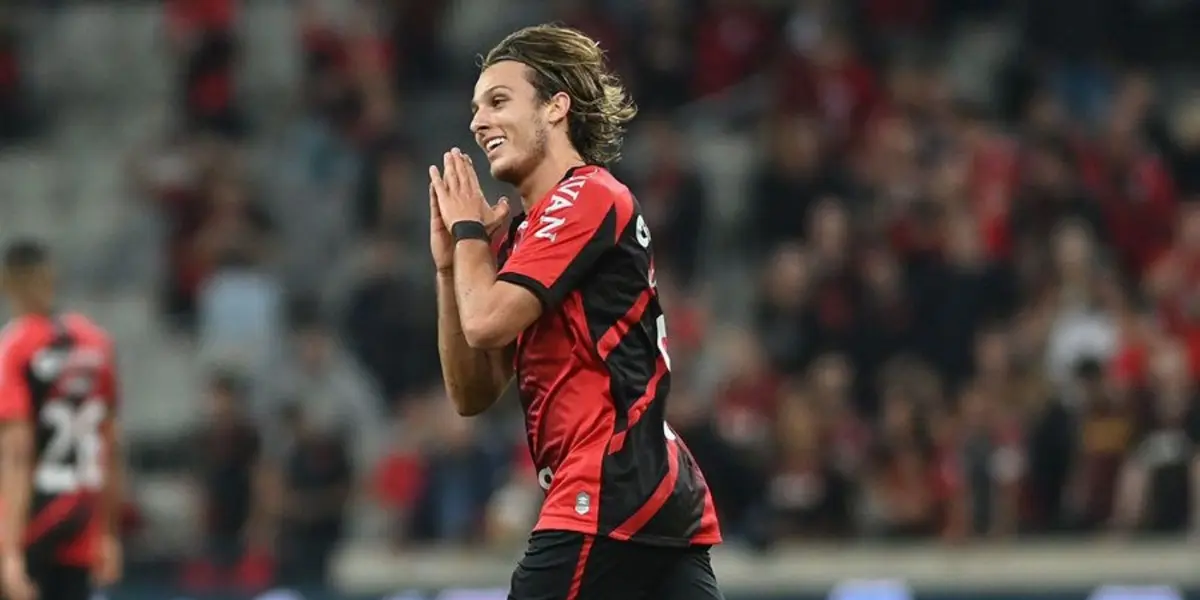 El extremo uruguayo vivió una situación parecida a la que el Matador padeció contra el chileno hace unos años