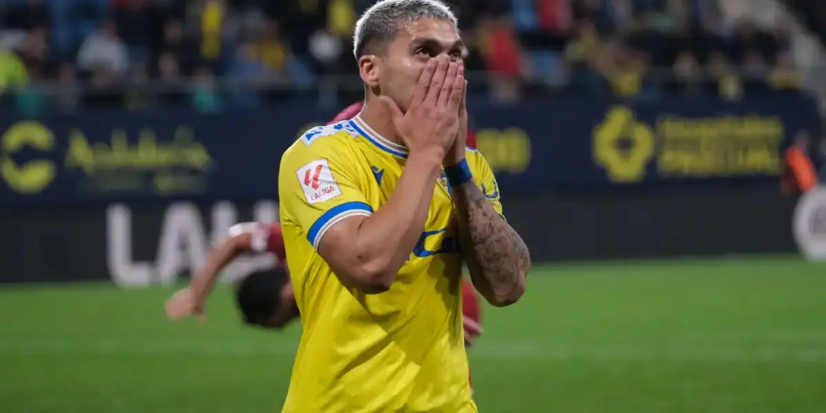 El futbolista charrúa atraviesa una situación bastante complicada en lo personal