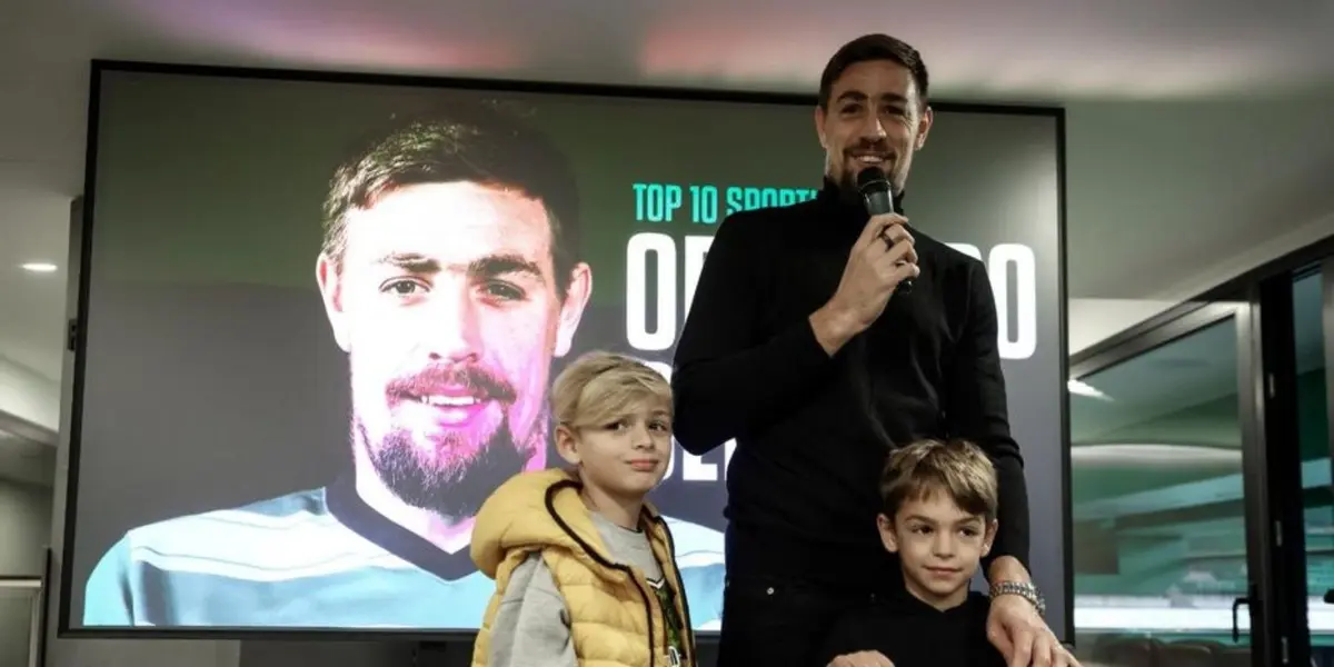 El zaguero uruguayo fue distinguido de manera emotiva en el Sporting Club de Portugal