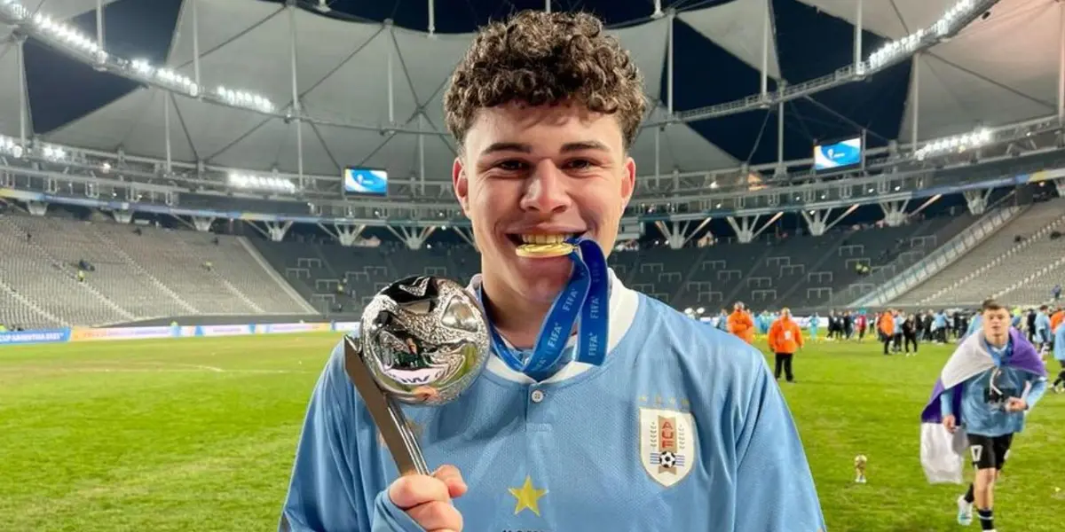 El zaguero uruguayo presumió su compra por las redes