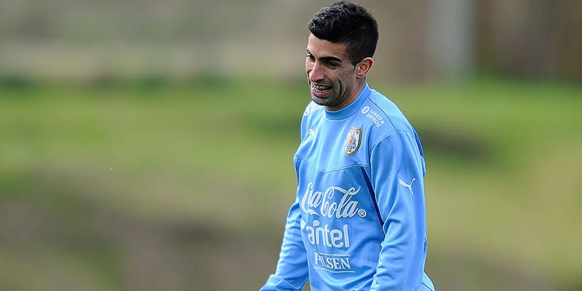 En Argentina la rompe jugando, mete goles en casi todos los partidos, es hábil y delantero