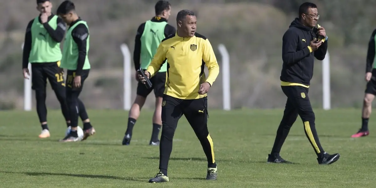 En Peñarol encienden las alarmas de cara al clásico por las bajas que podría tener Darío Rodríguez en el equipo