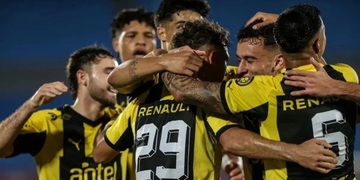 En Peñarol no hay acción oficial de fútbol y algunos de los futbolistas aprovechan para compartir un asado