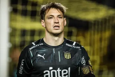 En Peñarol se tomó la decisión de que Thiago Cardozo salga del club y que Randall Rodríguez pase a ser el arquero suplente