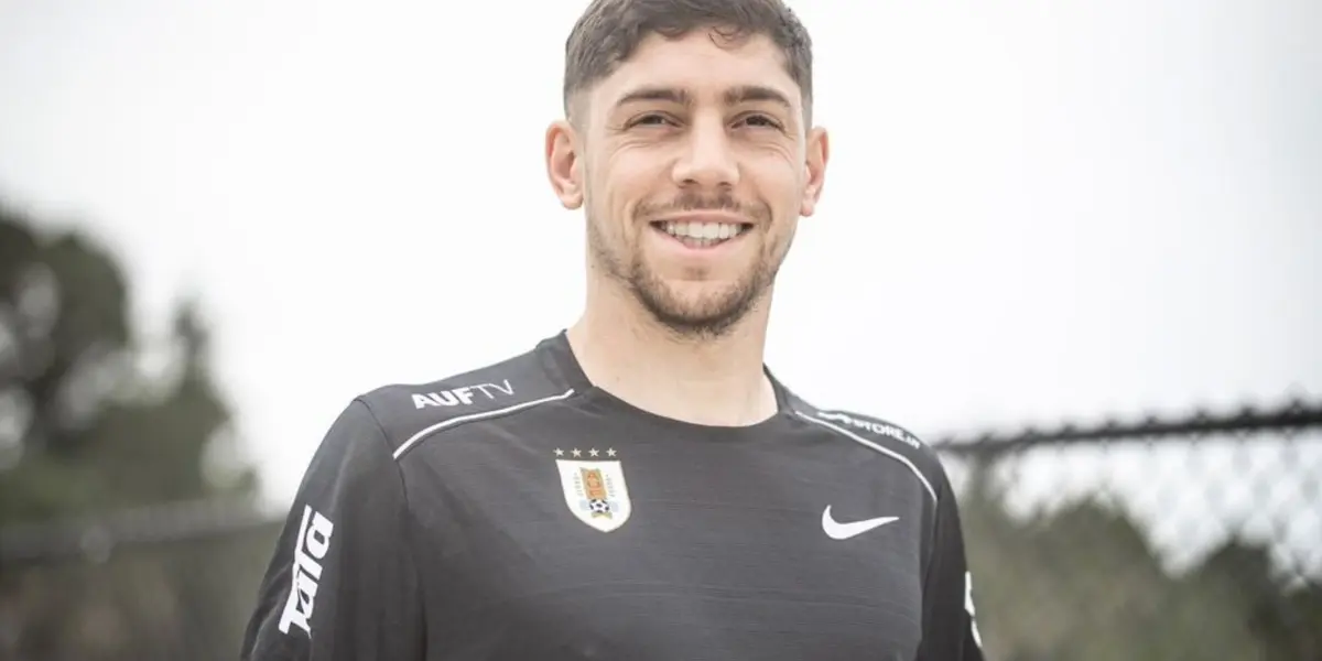 Federico Valverde con la ropa de entrenamiento de Uruguay.