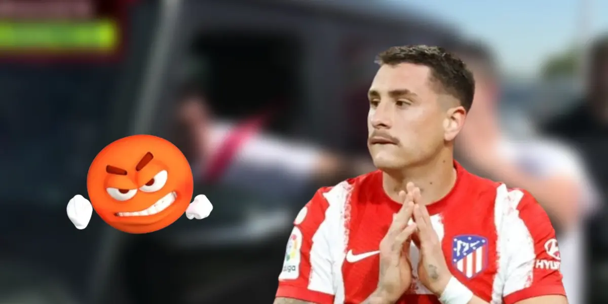 José María Giménez enojado con la camiseta del Atlético de Madrid