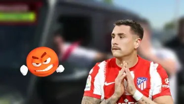 José María Giménez enojado con la camiseta del Atlético de Madrid