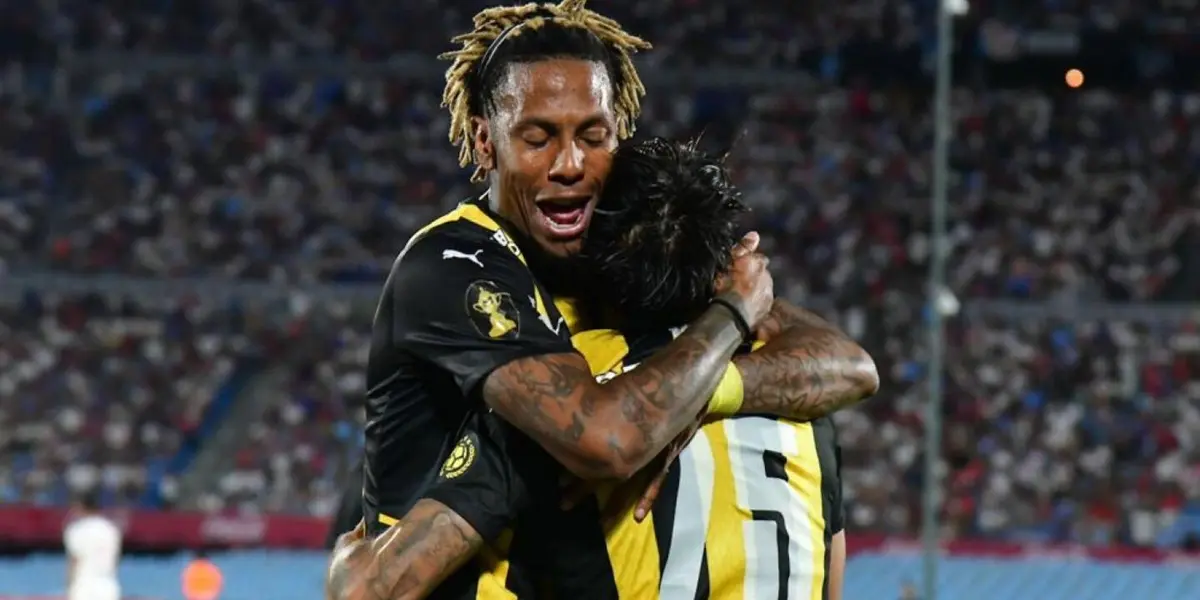 La 'Joya' Abel Hernández recibió el premio y tambíen salió campeón con Peñarol