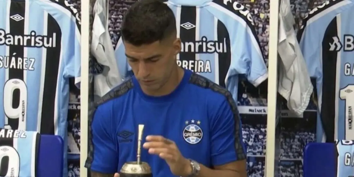 La manía por Suárez es enorme, el jugador causo una revolución inesperada por mucho, ni el se esperaba ser recibido así en Brasil y menos todo lo que causo y sigue causando