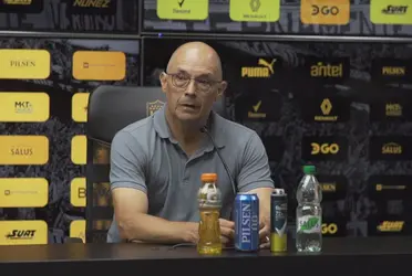 Las peticiones y las exigencias del hincha de Peñarol no son del agrado de Alfredo Arias y lo ponen en duda al frente del equipo