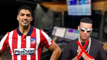 Luis Suárez con la camiseta del Atlético Madrid en un estudio de grabación musical