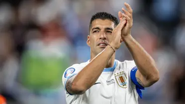 Luis Suárez tras ingresar al campo de juego frente a Bolivia.