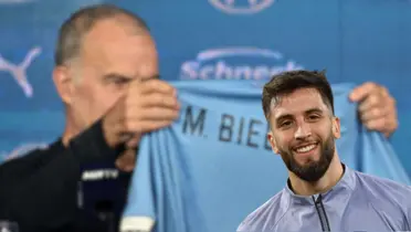 Marcelo Bielsa durante su presentación ofical como entrenador de la Selección Uruguaya