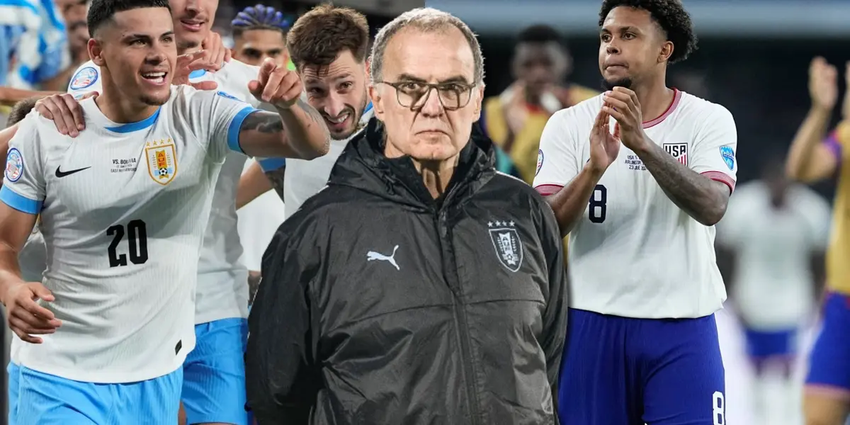 Marcelo Bielsa y de fondo jugadores de Uruguay y Estados Unidos.