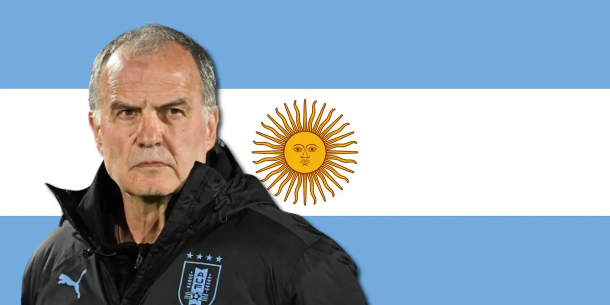 Marcelo Bielsa y la bandera de Argentina.