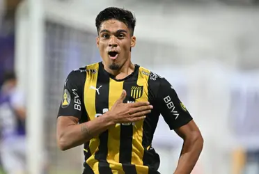 Matías Arezo viene de jugar en Peñarol el ultimo año.