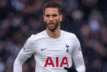 Mientras observaba el partido del Tottenham, Rodrigo Bentancur insultó abiertamente a uno de los jueces de línea