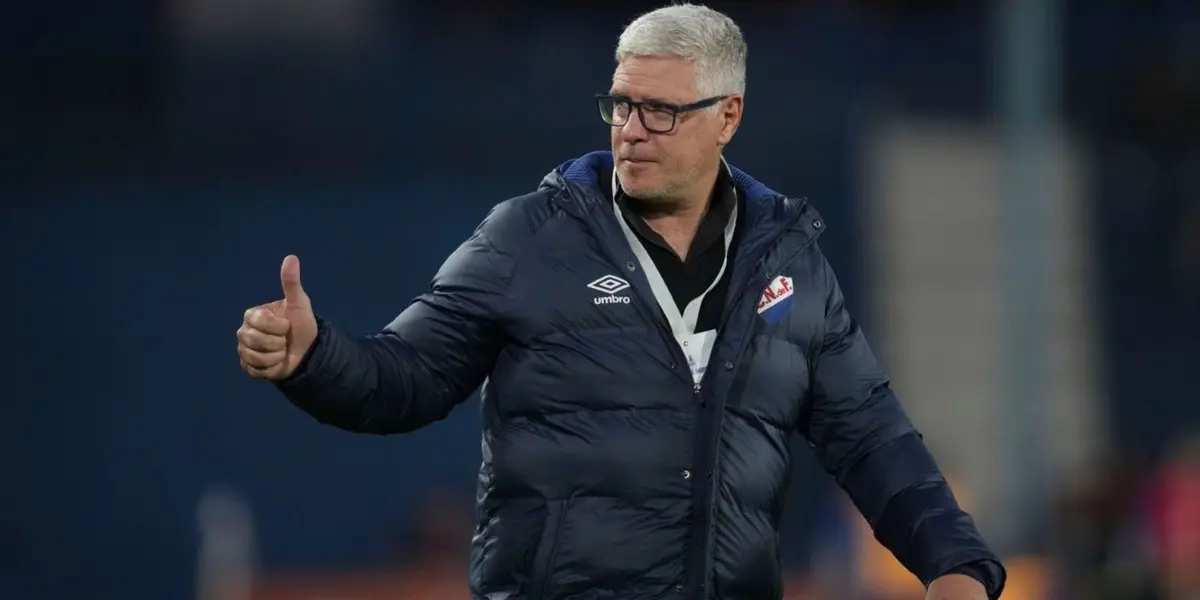 Nacional perdió y el entrenador fue criticado por los cambio que hizo, muy defensivo cuando tenía que ir a buscar el partido un poco más arriba