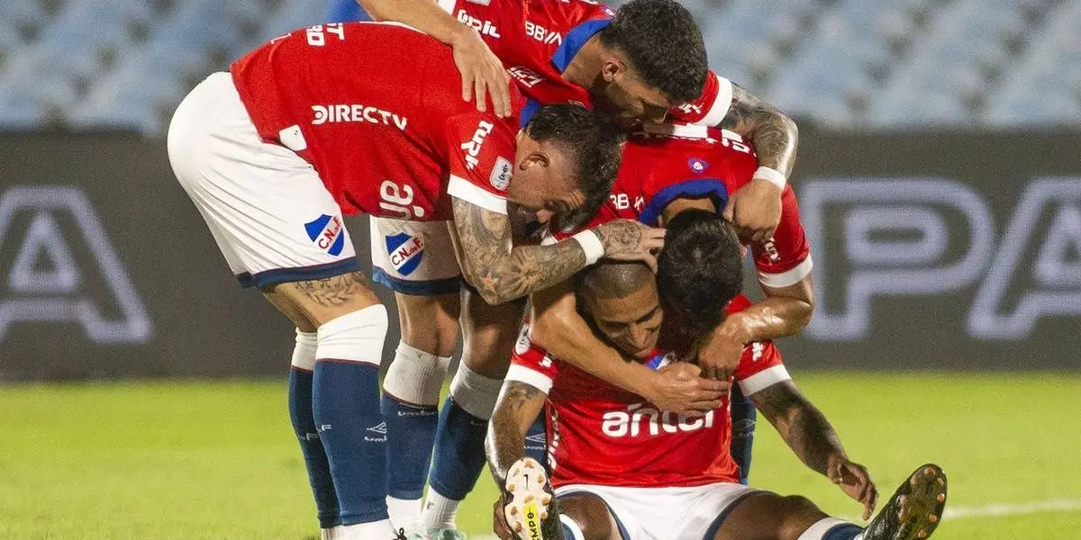 Nacional presentó su nueva indumentaria con detalles que hacen referencia a la historia del club y desde Peñarol comenzaron las burlas