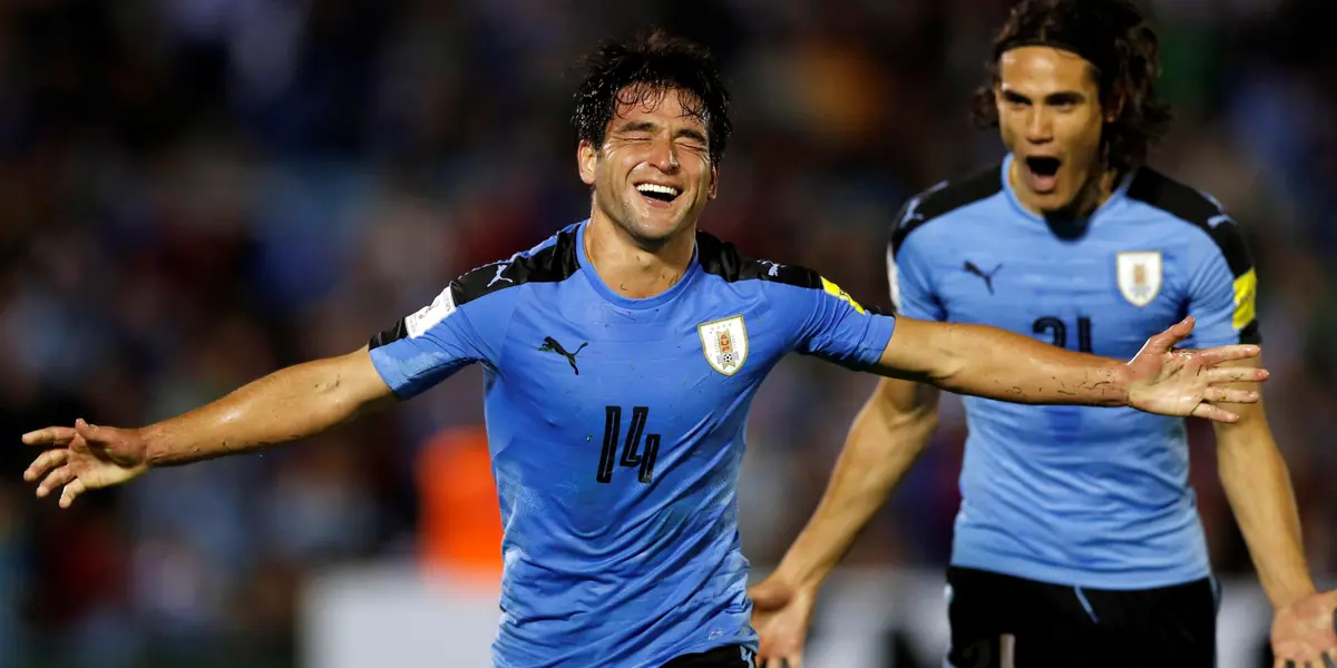 Nicolás Lodeiro junto a Edinson Cavani con Uruguay.