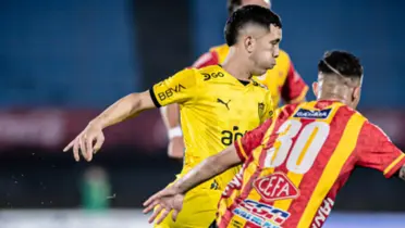 Peñarol contra Progreso en el primer tiempo.