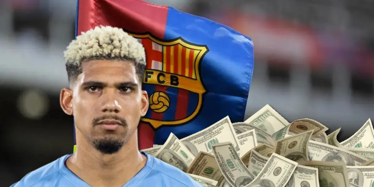 Ronald Araujo con la camiseta de Uruguay y el escudo del FC Barcelona.