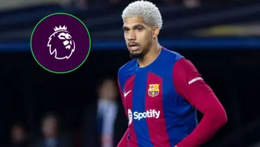 Ronald Araujo con la camiseta del Barcelona y el logo de la Premier League.